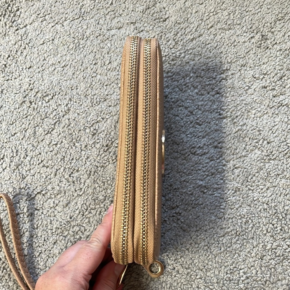 Wendy Keen Beige & Gold Multiple Compartment Zipper Wristlet Wallet - Picture 6 of 9